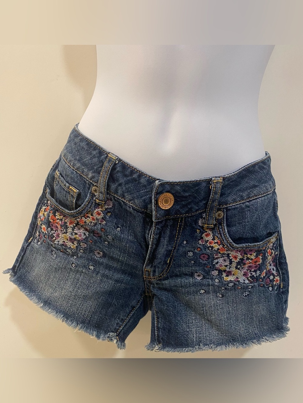 American Eagle Outfitters High-Rise Shorts in Gray with Red Stitching